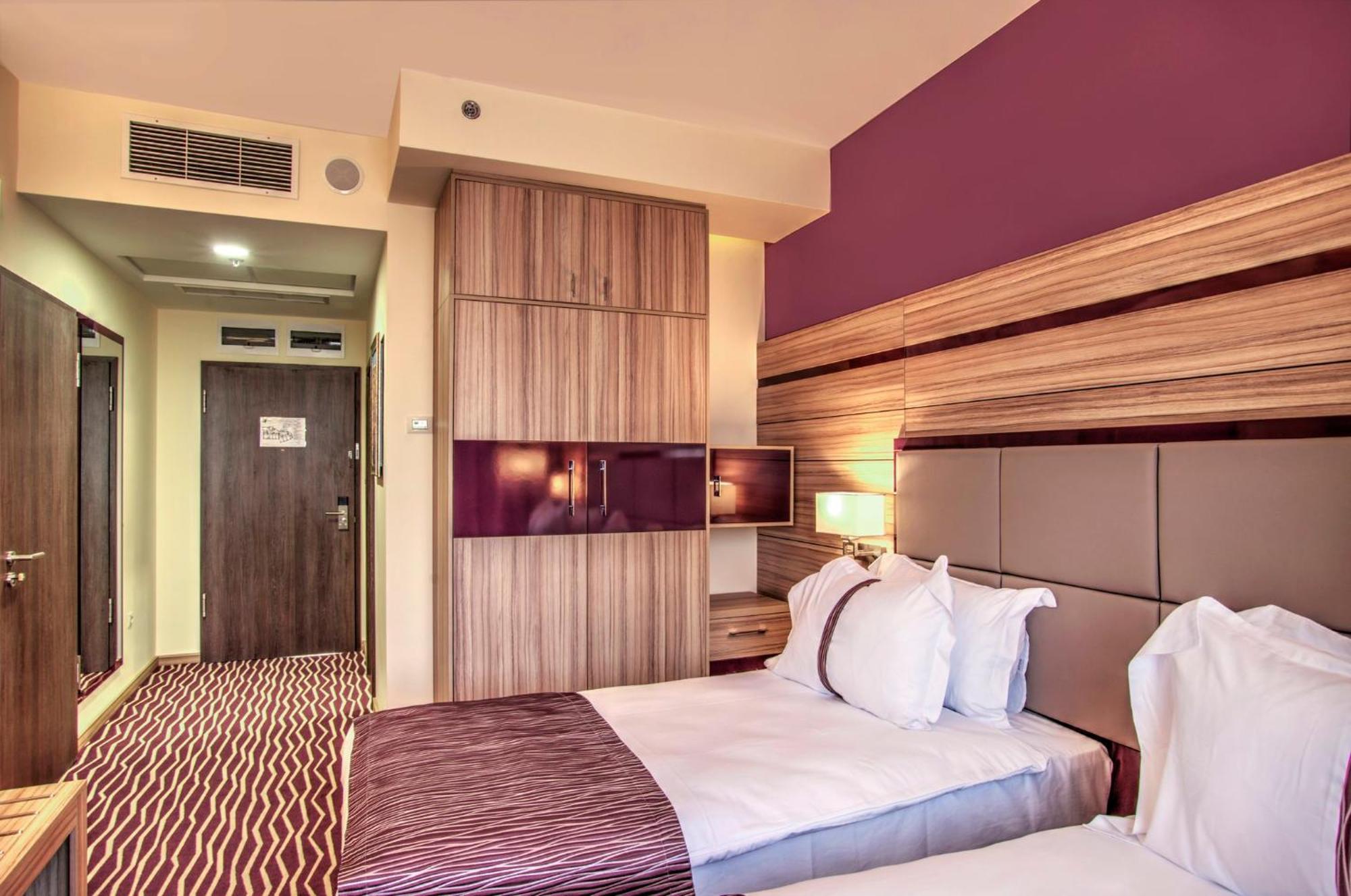 Holiday Inn Plovdiv By Ihg Exterior foto