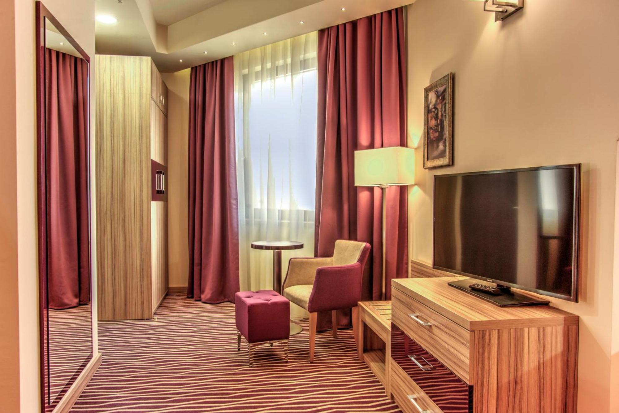 Holiday Inn Plovdiv By Ihg Exterior foto